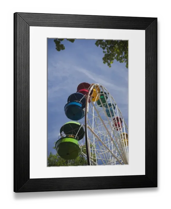 Framed Print : Russia, Black Sea Coast, Sochi, Riviera Park, ferris wheel