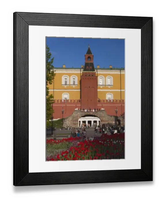 Framed Print : Russia, Moscow Oblast, Moscow, Kremlin, Alexandrovsky Garden and Arsenal Walls Framed Print : Russia, Moscow Oblast, Moscow, Kremlin, Alexandrovsky Garden and Arsenal Walls