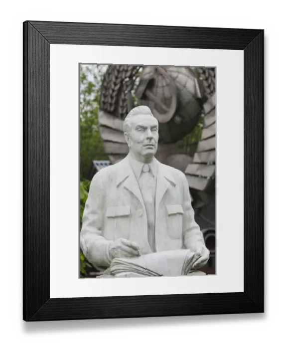Framed Print : Russia, Moscow Oblast, Moscow, Zamoskvorechiye-area, Art Muzeon Sculpture Park, Soviet-era