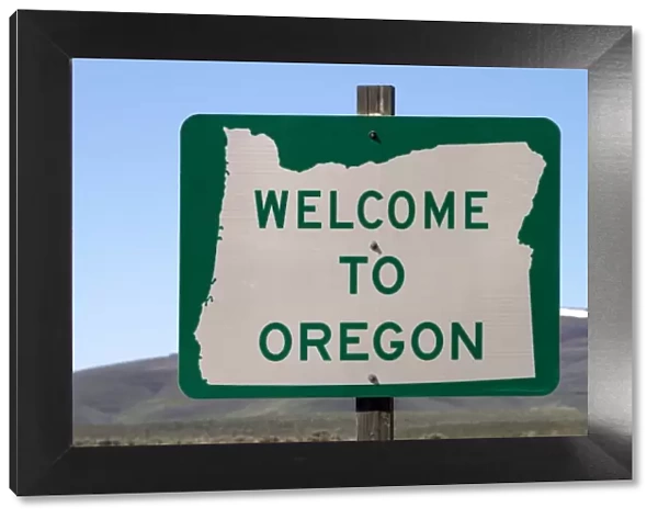 Welcome to Oregon road sign along U. S. Highway 95 at the Idaho  /  Oregon state border, USA