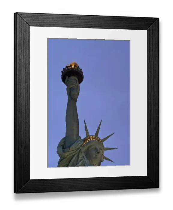 Framed Print : The Statue of Liberty at dusk - Statue of Liberty National Monument, New York Framed Print : The Statue of Liberty at dusk - Statue of Liberty National Monument, New York