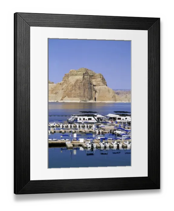 Framed Print : Houseboats docked on Lake Powell in Southern Utah Framed Print : Houseboats docked on Lake Powell in Southern Utah