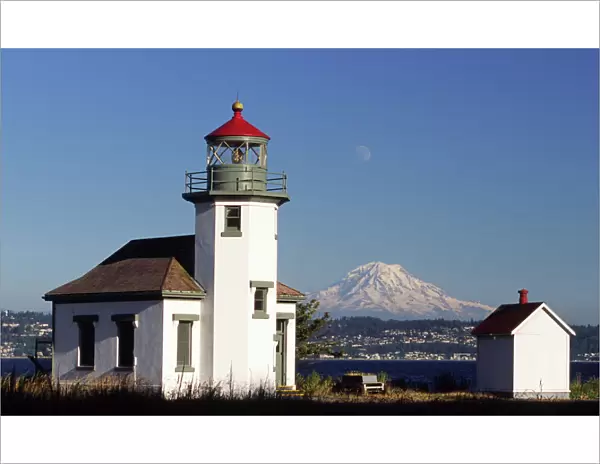 USA, Washington, Vashon Island. Point Robinson lighthouse, built 1915, and Mt. Rainier