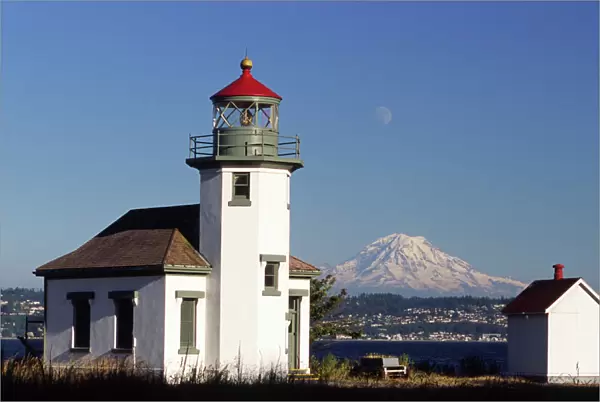 USA, Washington, Vashon Island. Point Robinson lighthouse, built 1915, and Mt. Rainier