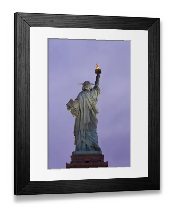 Framed Print : The Statue of Liberty at dusk - Statue of Liberty National Monument, New York Framed Print : The Statue of Liberty at dusk - Statue of Liberty National Monument, New York