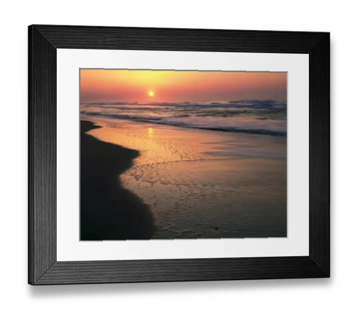 Framed Print : CAPE HATTERAS NATIONAL SEASHORE, NORTH CAROLINA. USA. Sunrise over the Atlantic Ocean Framed Print : CAPE HATTERAS NATIONAL SEASHORE, NORTH CAROLINA. USA. Sunrise over the Atlantic Ocean