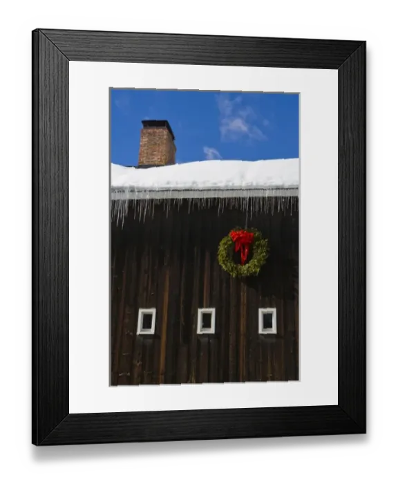 Framed Print : A christmas wreath on a barn in Grafton, Vermont Framed Print : A christmas wreath on a barn in Grafton, Vermont