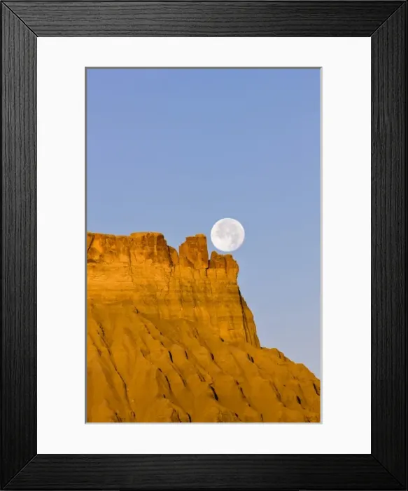 Framed Print : A full moon sets over Factory Butte at sunrise in the desert of southwestern Utah Framed Print : A full moon sets over Factory Butte at sunrise in the desert of southwestern Utah