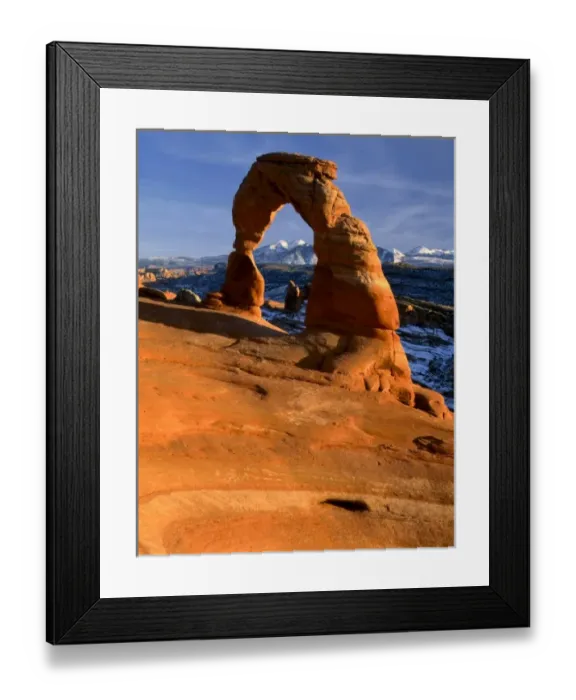 Framed Print : ARCHES NATIONAL PARK, UTAH. USA. Delicate Arch. La Sal Mountains in distance Framed Print : ARCHES NATIONAL PARK, UTAH. USA. Delicate Arch. La Sal Mountains in distance