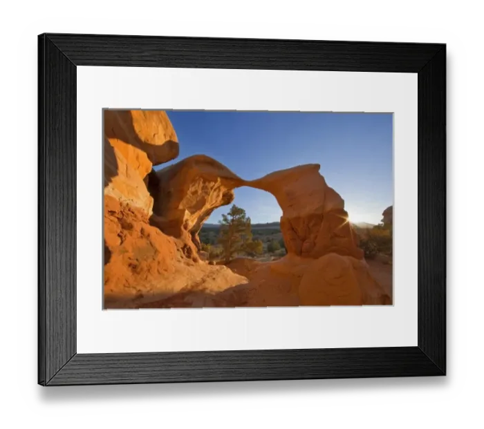 Framed Print : Metate Arch at Devils Garden in the Grand Staircase Escalante National Monument in Utah Framed Print : Metate Arch at Devils Garden in the Grand Staircase Escalante National Monument in Utah