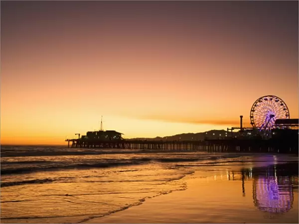 USA, California, Santa Monica. View of Santa Monica Pier at sunrise. Credit as: Dennis