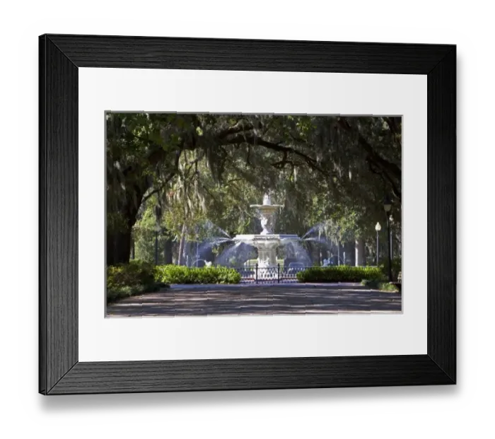 Framed Print : Large water fountain in Forsyth Park in the historic district of Savannah, Georgia Framed Print : Large water fountain in Forsyth Park in the historic district of Savannah, Georgia