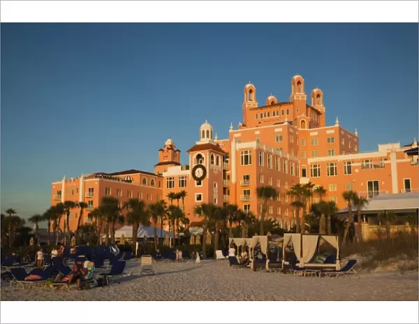 USA, Florida, St. Petersburg Beach, Don Cesar resort hotel, sunset
