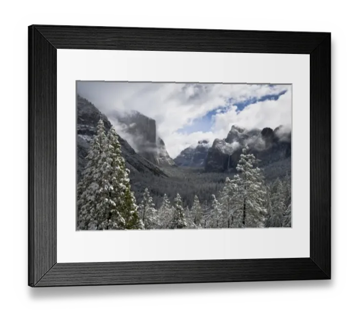 Framed Print : Yosemite valley in winter - Yosemite National Park, California Framed Print : Yosemite valley in winter - Yosemite National Park, California