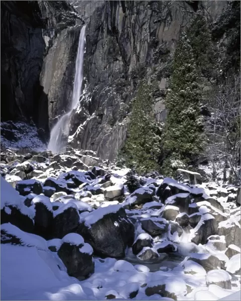 USA, California, Lower Yosemite Falls, Winter, Yosemite National Park