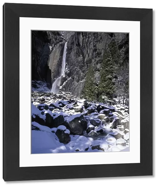 USA, California, Lower Yosemite Falls, Winter, Yosemite National Park
