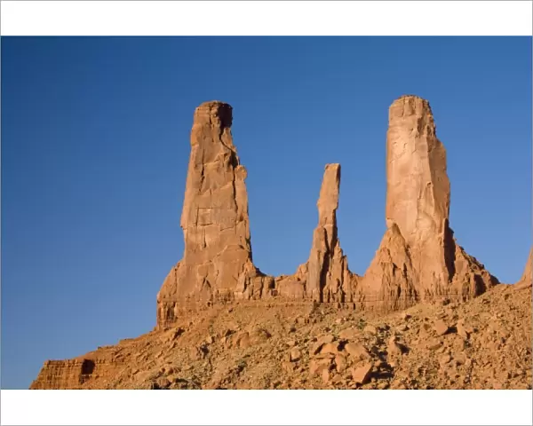 AZ, Monument Valley, Three Sisters