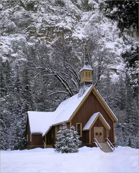 USA, California, Yosemite Valley Chapel, Winter, Yosemite National Park