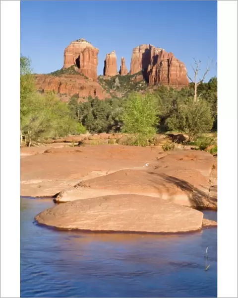 USA, AZ, Cathedral Rocks at Red Rock Crossing in Sedona (MR)
