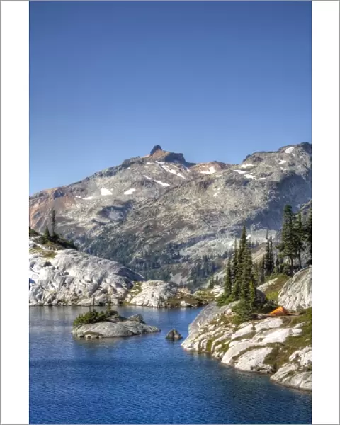 WA, Alpine Lakes Wilderness, Lower Robin Lake, with orange tent