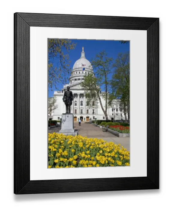 Framed Print : Wisconsin State Capitol building in Madison, Wisconsin, USA