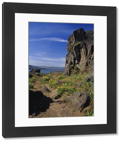 NA, USA, Washington. Horsethief Butte is made up of a series of lava flows, visible in the cliffs