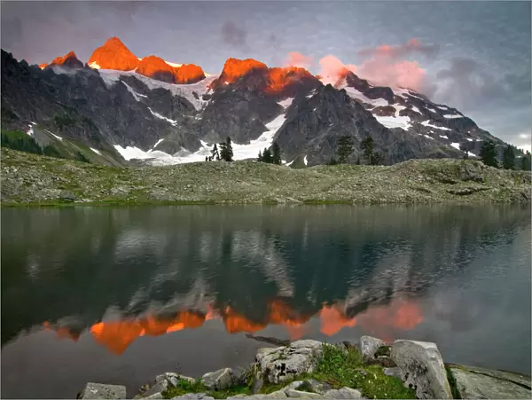 USA, Washington, North Cascades. Alpenglow on Mt. Shuksan reflected in Lake Ann