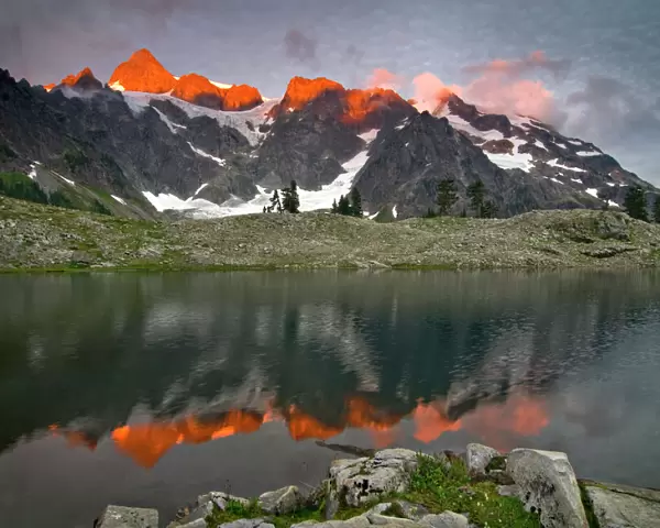 USA, Washington, North Cascades. Alpenglow on Mt. Shuksan reflected in Lake Ann