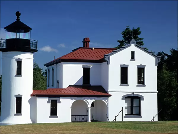 WA, Fort Casey State Park; Admiralty Head Lighthouse, established 1861, built 1903