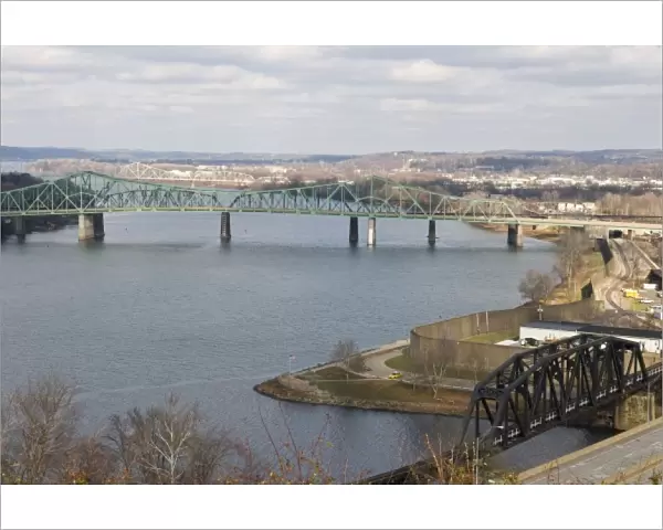 USA, WV, Parkersburg. View from Fort Boreman Historic Park of confluence of Ohio