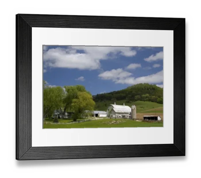 Framed Print : Rural farmstead in Manitowoc County, Wisconsin, USA Framed Print : Rural farmstead in Manitowoc County, Wisconsin, USA