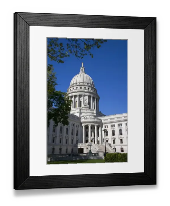 Framed Print : Wisconsin State Capitol building in Madison, Wisconsin, USA