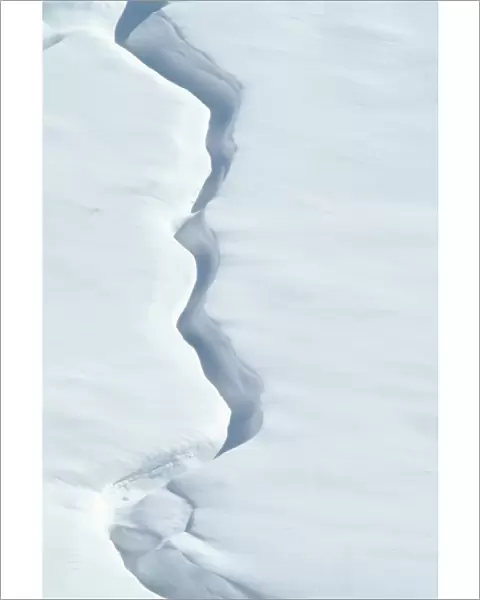 USA, Washington, Mount Saint Helens National Park. Ridge of snow blown by wind