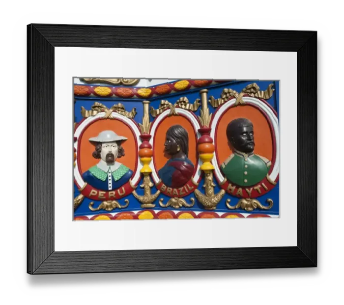Framed Print : Milwaukee, Wisconsin. Historic circus wagons at the annual Great CIrcus Parade Framed Print : Milwaukee, Wisconsin. Historic circus wagons at the annual Great CIrcus Parade