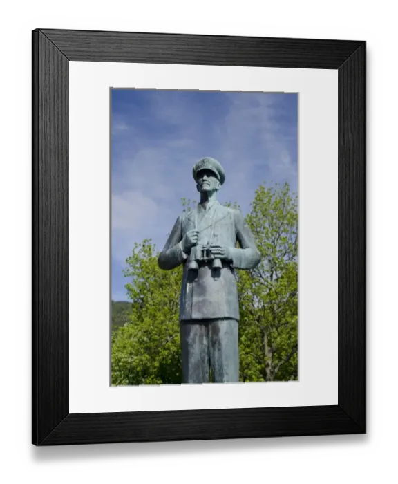 Framed Print : Norway, Bergen, Bergenhus Castle. Statue of King Haakon VII (Kong Haakon)