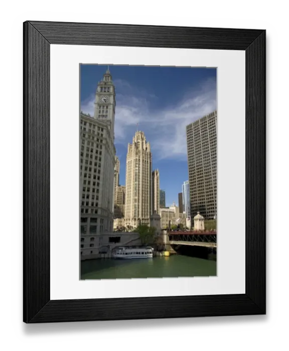 Framed Print : Chicago River and Michigan Avenue Bridge in downtown Chicago, Illinois, USA Framed Print : Chicago River and Michigan Avenue Bridge in downtown Chicago, Illinois, USA