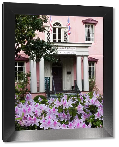 USA, Georgia, Savannah, The Historic Olde Pink House in the spring
