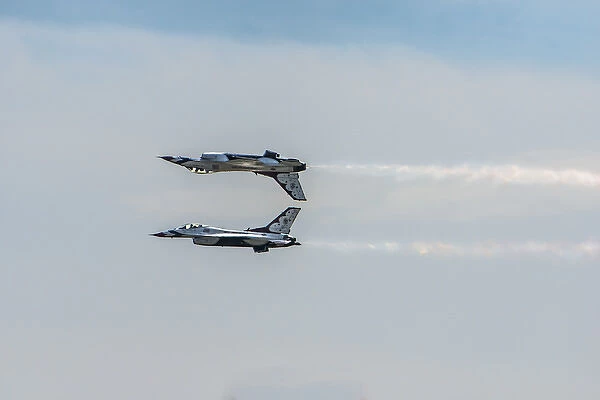 2 Thunderbird jets mirroring, one upside down