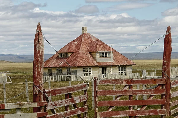 Abandoned farmhouse, Tierra del Fuego, Chile, South AmericaPatagonia, Patagonia