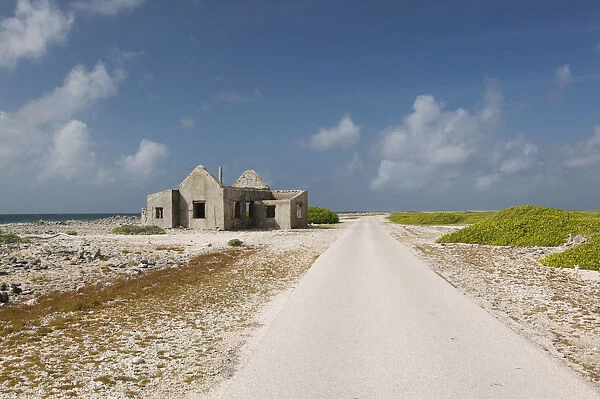 ABC Islands - BONAIRE - Lacre Punt: Willemstoren Lighthouse Keepers Cottage