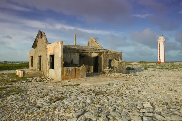 Framed Print : ABC Islands - BONAIRE - Lacre Punt: Willemstoren Lighthouse Keepers Cottage Framed Print : ABC Islands - BONAIRE - Lacre Punt: Willemstoren Lighthouse Keepers Cottage