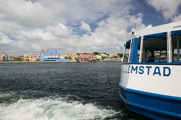 ABC Islands - CURACAO - Willemstad: Otrobanda - Punda Ferry on Sint Annabaai