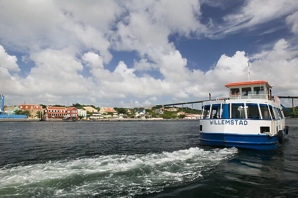 ABC Islands - CURACAO - Willemstad: Otrobanda - Punda Ferry on Sint Annabaai