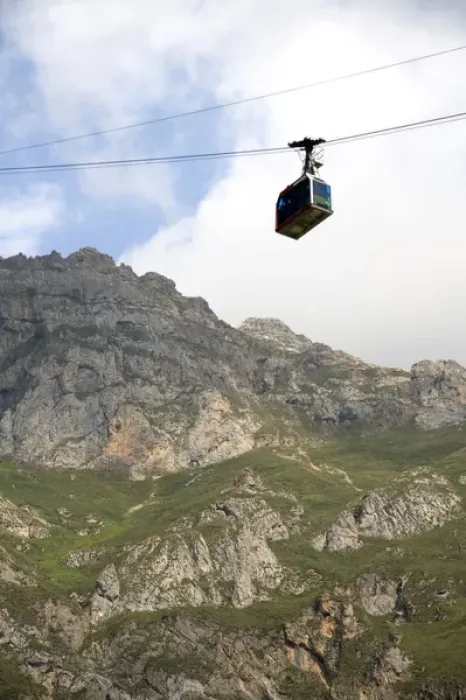 Framed Print : Aerial tramway in the Picos de Europa at Fuente De, Liebana, Cantabria, northwestern