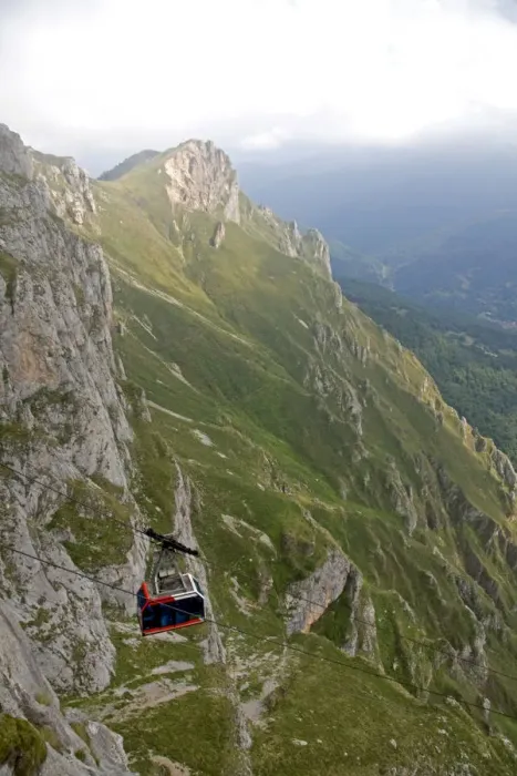 Framed Print : Aerial tramway in the Picos de Europa at Fuente De, Liebana, Cantabria, northwestern Framed Print : Aerial tramway in the Picos de Europa at Fuente De, Liebana, Cantabria, northwestern