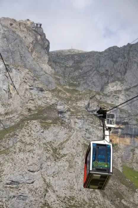Framed Print : Aerial tramway in the Picos de Europa at Fuente De, Liebana, Cantabria, northwestern Spain