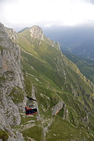 Aerial tramway in the Picos de Europa at Fuente De, Liebana, Cantabria, northwestern