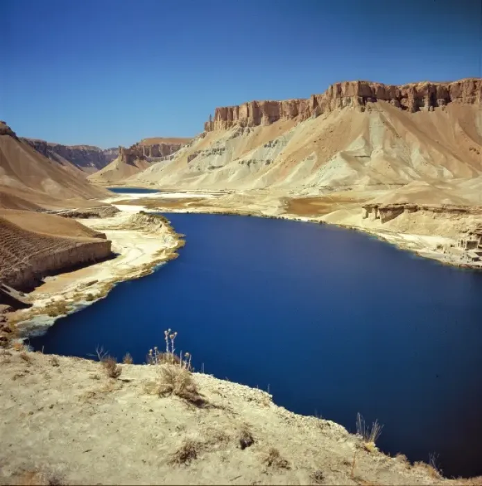 Framed Print : Afghanistan, Band-i-Amir Lakes. The sapphire blue waters of Band-i-Amir Lakes contrast Framed Print : Afghanistan, Band-i-Amir Lakes. The sapphire blue waters of Band-i-Amir Lakes contrast