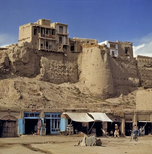 Afghanistan, Ghazni. In the old citys shadow, the bazaar opens for business in Ghazni