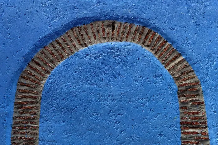Framed Print : Africa, Morocco, Chefchaouen. Arch design on blue wall. ©Bill Young / Jaynes Gallery / DanitaDelimont.com Framed Print : Africa, Morocco, Chefchaouen. Arch design on blue wall. ©Bill Young / Jaynes Gallery / DanitaDelimont.com
